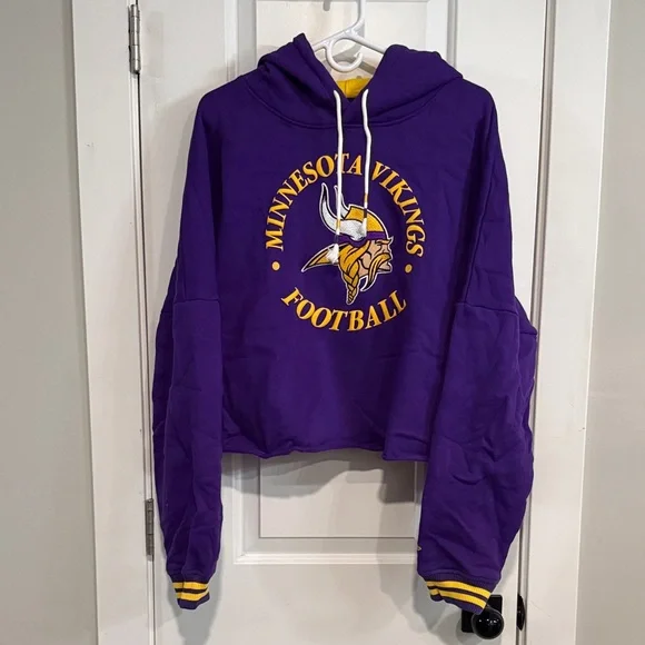 Minnesota Vikings Cropped Hoodie Womens XL Purple NFL Football Sweatshirt - Picture 2 of 7